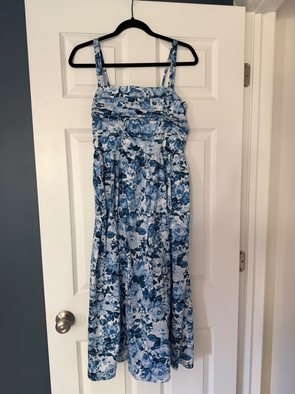 Abercrombie & Fitch Blue and White Floral Midi Dress vgc